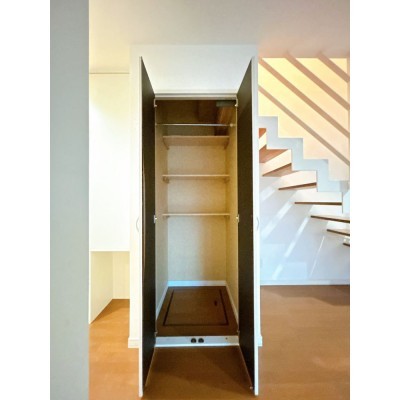 【現況__収納】キッチン横にございます。