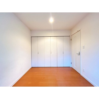 【現況__洋室6帖北西側収納】