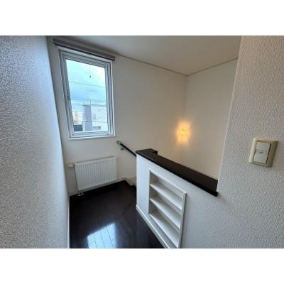【即入居可】２階ホールの別角度からの写真になります。廊下に…