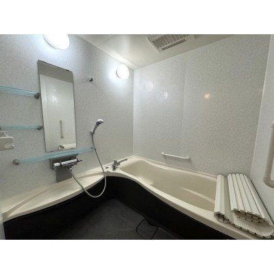 【即入居可】一坪サイズ浴室です。1坪の広々した浴槽で、足を…