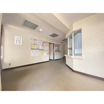 建物ロビースペースには管理人室がございます。