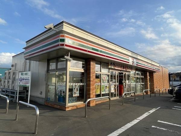 セブンイレブン屯田11条店　徒歩8分