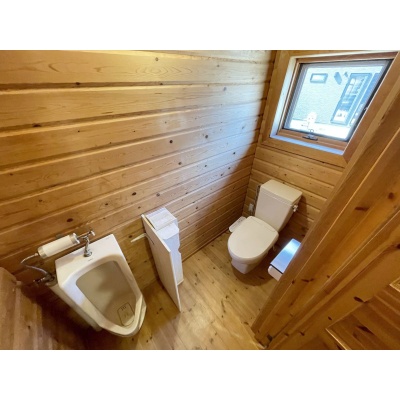 1階トイレは温水洗浄機能付きです。