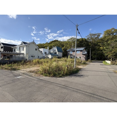 二方向が公道に面した約78坪の角地