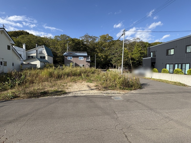 現地。更地・平坦で計画しやすい敷地
