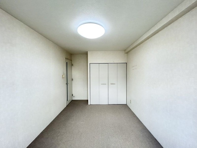 【リフォーム中】7帖洋室は、床・クロスの張替、照明・建具の…
