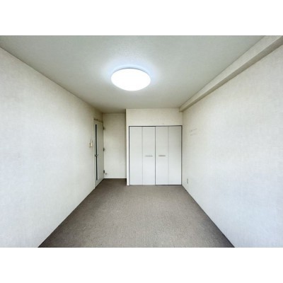 【リフォーム中】7帖洋室は、床・クロスの張替、照明・建具の…