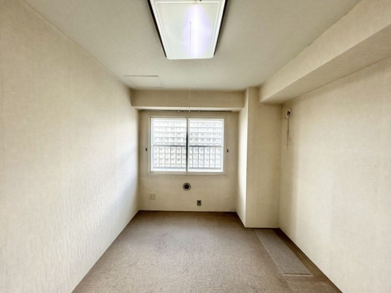 【リフォーム中】6.1帖洋室は、床・クロスの張替、照明・建具…