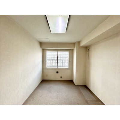 【リフォーム中】6.1帖洋室は、床・クロスの張替、照明・建具…