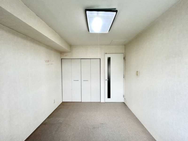 【リフォーム中】6.1帖洋室は、床・クロスの張替、照明・建具…