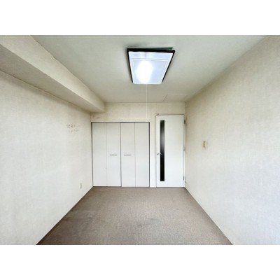 【リフォーム中】6.1帖洋室は、床・クロスの張替、照明・建具…