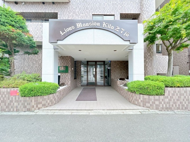 【外観＿エントランス】エントランスの写真です。段差が無いの…