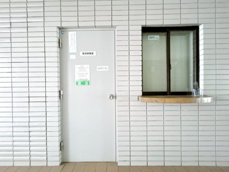 【共用部＿管理人室】管理人室の写真です。平日の午前中にいら…
