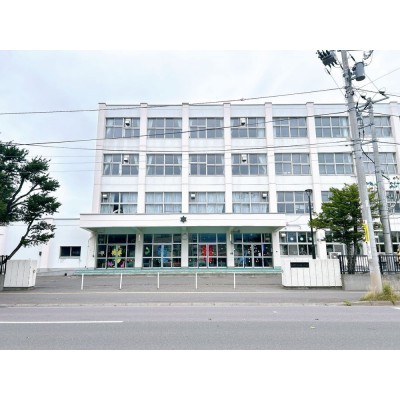 札幌市立柏陽小学校まで約640ｍ（徒歩８分）