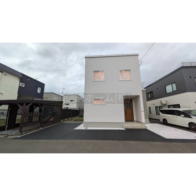 白を基調とした洗練された外観！安心感のある落ち着いた住環境♪