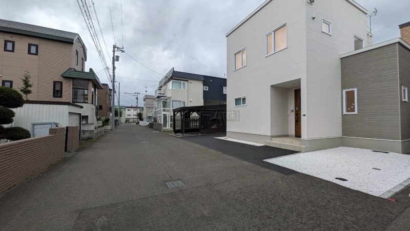 見通し良く車出し入れスムーズ！交通量の少ない静かな前面道路♪