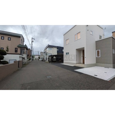見通し良く車出し入れスムーズ！交通量の少ない静かな前面道路♪