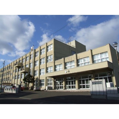 中学校：札幌市立光陽中学校：1078m