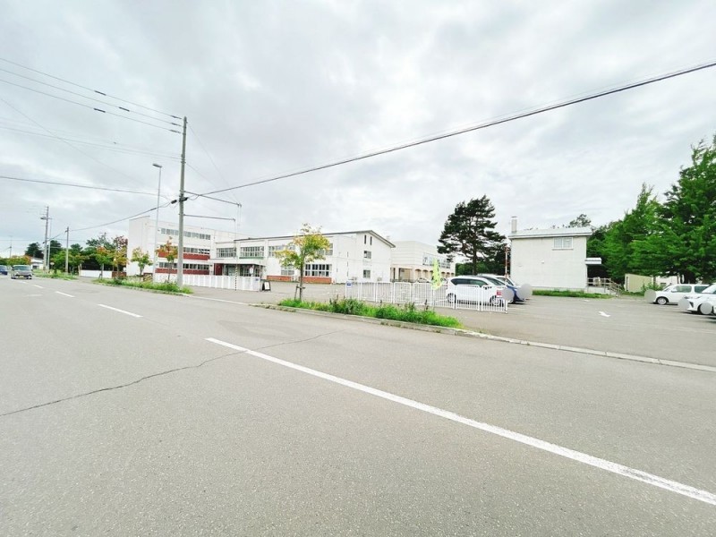 江別市立東野幌小学校まで600m徒歩8分。