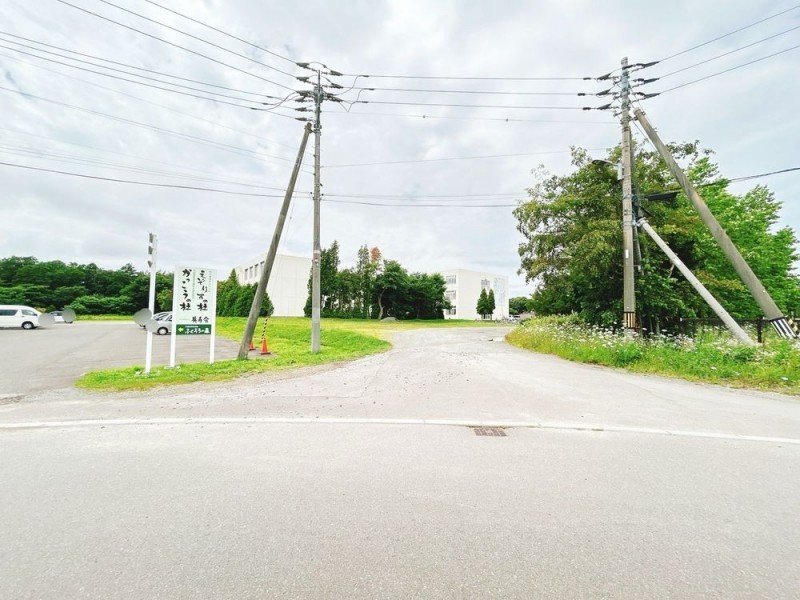 江別市立野幌中学校まで2200m徒歩28分。