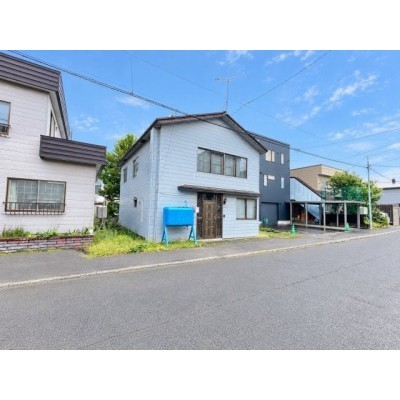 前面道路の幅が約９ｍとゆったりしており、往来もしやすい立地