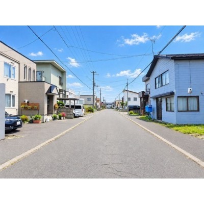 南西側から撮影した前面道路