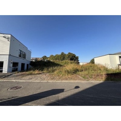 敷地面積は約111坪とゆとりがあり、南向きで陽当たりも良好！