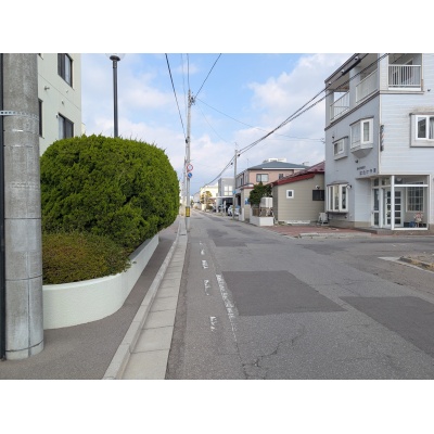 東側前面道路