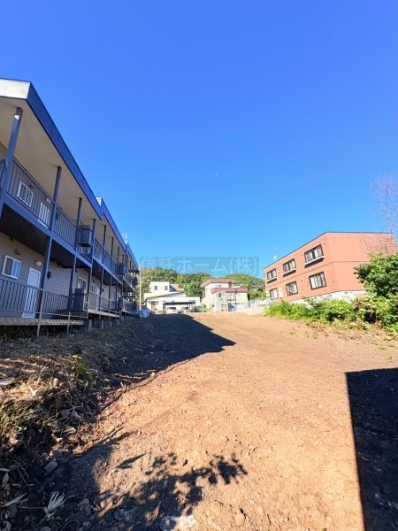 現地外観写真：青空広がる明るい現地！日差しを取り込める快適な住環境です♪