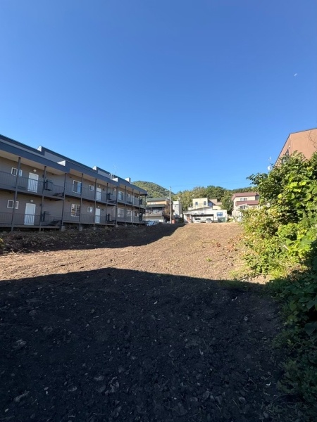現地外観写真：落ち着いた住宅街に位置！子育て世帯にもピッタリな好立地です♪