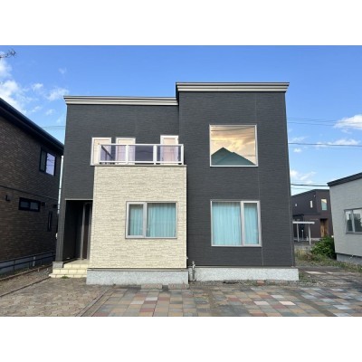 【外観】築14年の内装状態も良好な戸建住宅です。