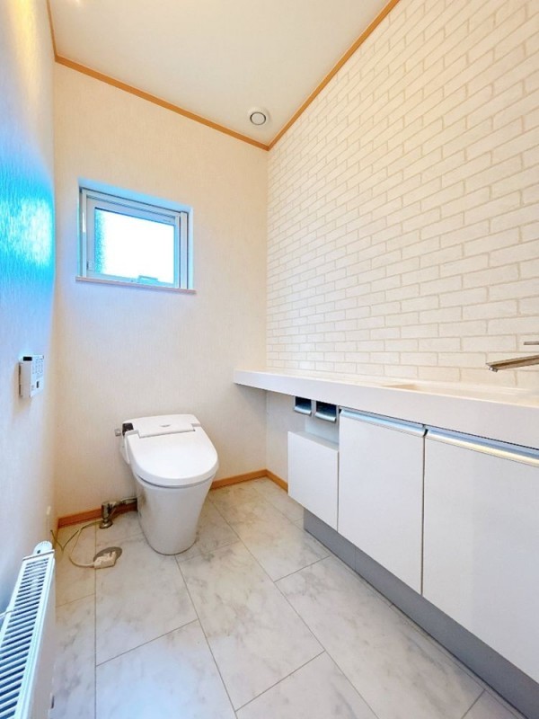 【トイレ】広々したトイレは、手洗い・収納付きのため綺麗な状…