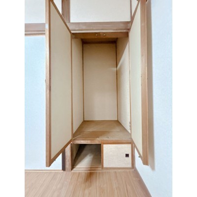 【リフォーム中】1階東側洋室の収納です。建具交換を行います。
