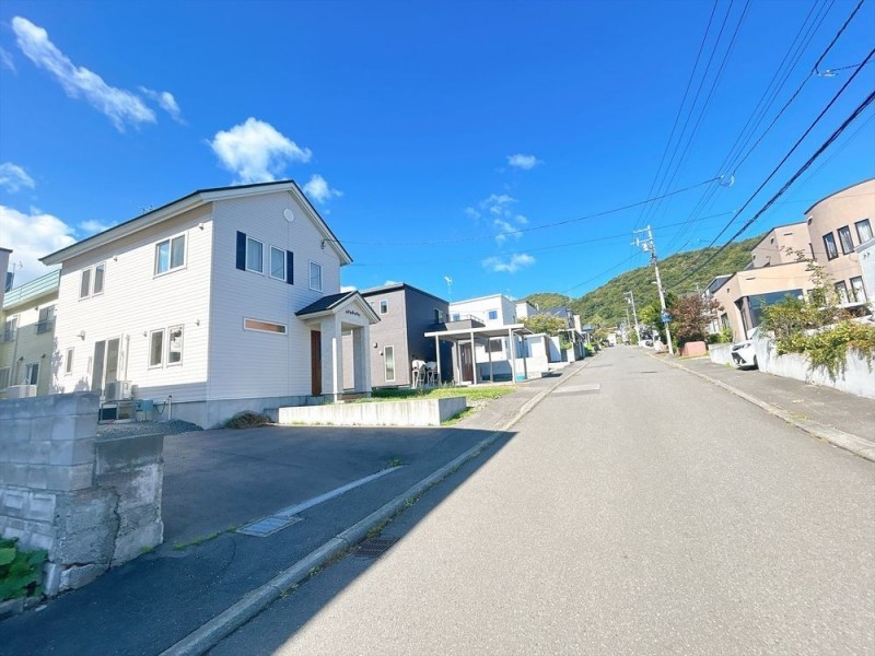 【現地外観】別角度の現地外観です。
