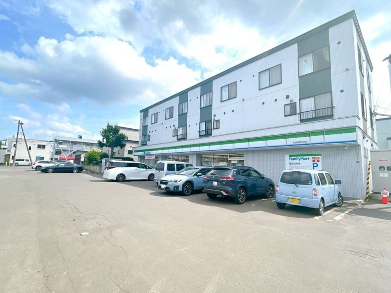 【周辺環境】ファミリーマート札幌西野6条店様まで約600m、徒…