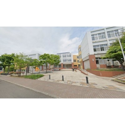 厚別東小学校様まで徒歩約15分です。(約1200ｍ)