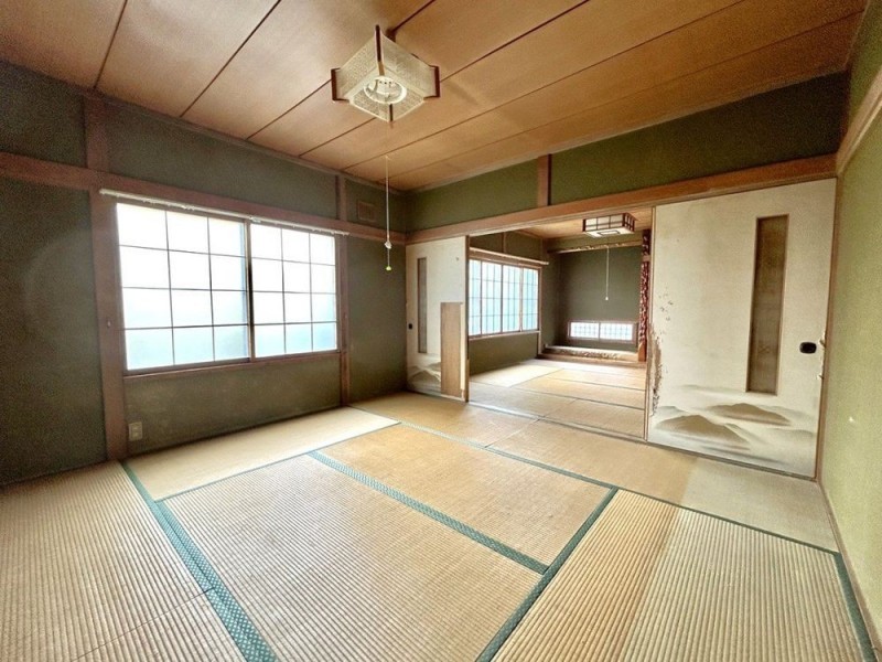【リフォーム中】1階北西側和室約8帖です。洋室に変更予定です。