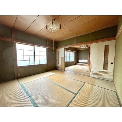 【リフォーム中】1階北西側和室約8帖です。洋室に変更予定です。