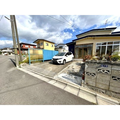 【リフォーム中】駐車場です。現在は車種によりますが、並列2…