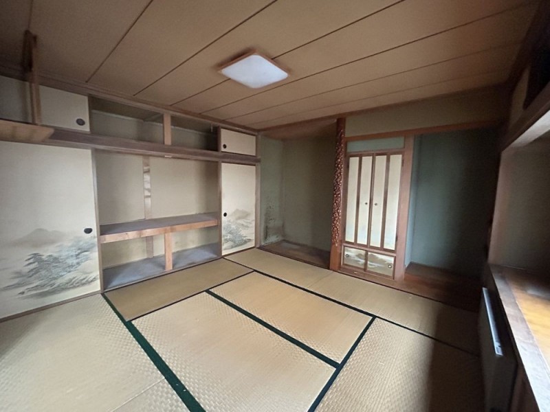 【リフォーム中】1階南側和室約8帖畳は表替え予定です。