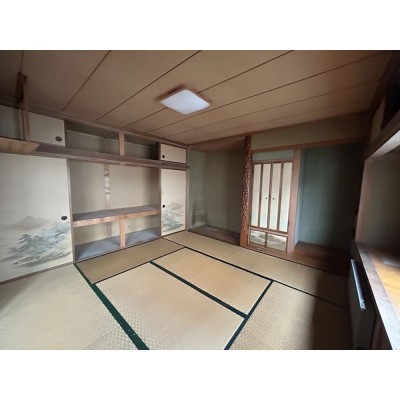 【リフォーム中】1階南側和室約8帖畳は表替え予定です。