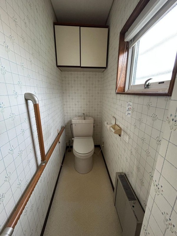 【リフォーム中】2階トイレ収納スペースに変更予定です。