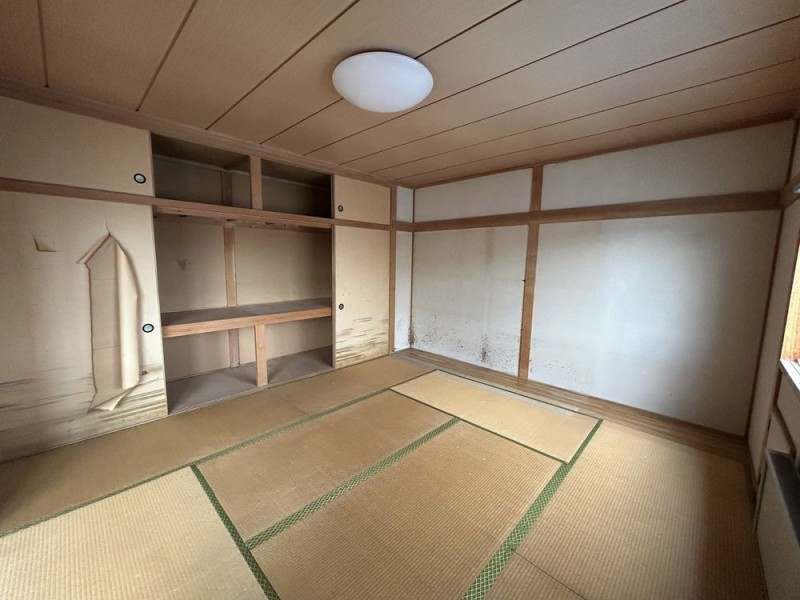【リフォーム中】2階南東側和室約8.25帖の洋室に変更予定です。