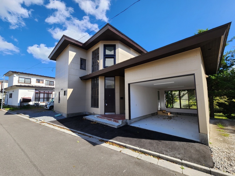 函館市富岡町3丁目【フルリフォーム+インナーガレージ付】一戸建て