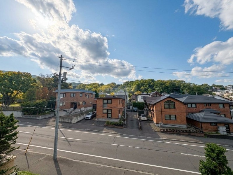 【高台ならではの絶景】緑豊かな旭ケ丘の街並みを見渡す素晴ら…
