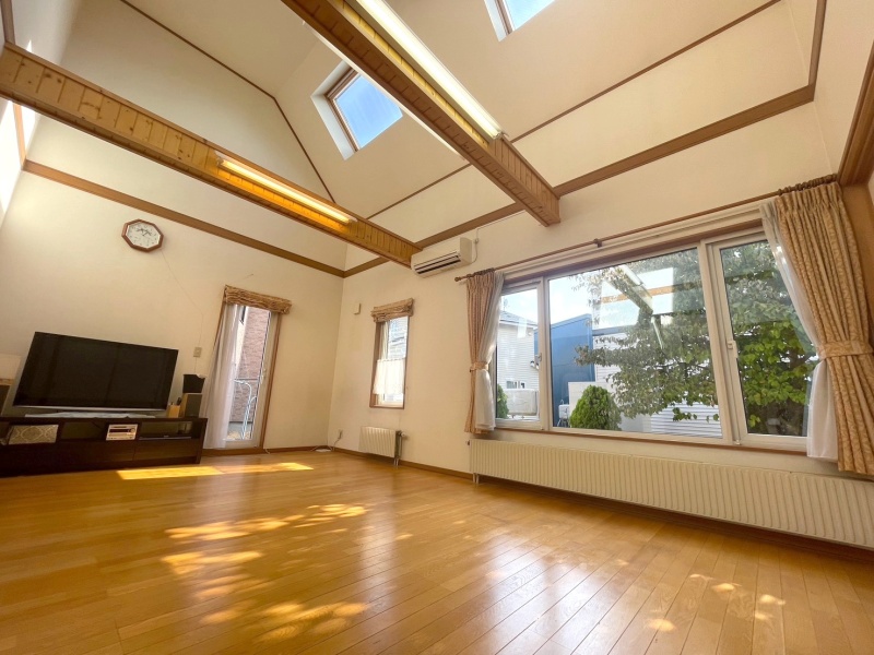 恵庭市島松旭町3丁目 4LDK 中古戸建 リビング