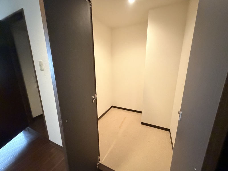 玄関入ってすぐの収納スペースです！