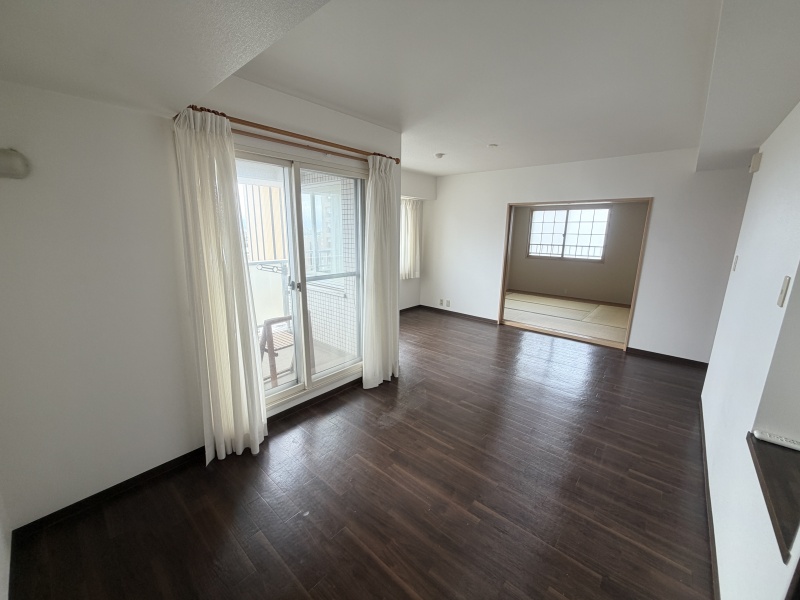 行啓通に面しており、港まつりなども見ることができます！