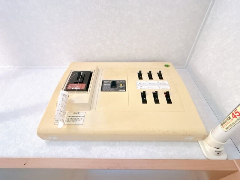 【現況＿分電盤】分電盤の写真です。50Aでオール電化です。