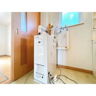 【現況＿給湯器】給湯器の写真です。